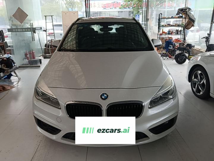 2 Series Wagon 2016 218i Leading photo 2