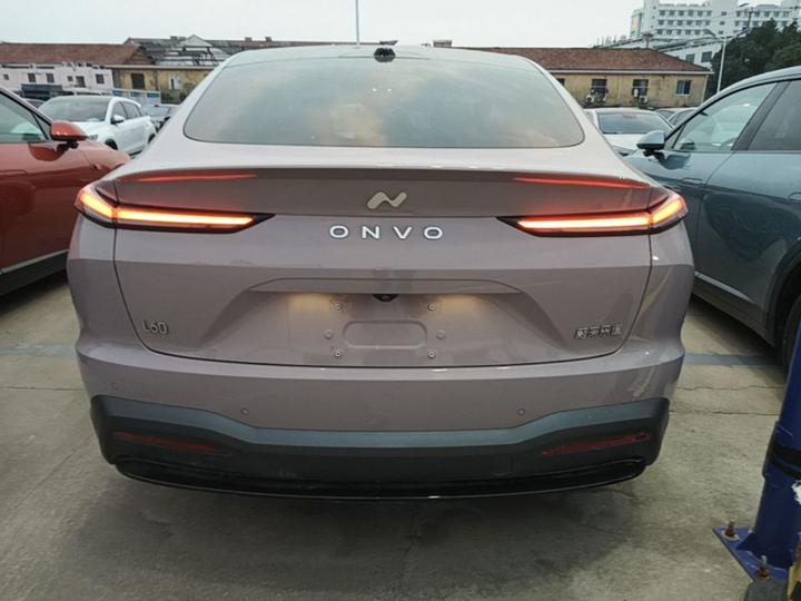 L60 2025 60kWh RWD photo 3