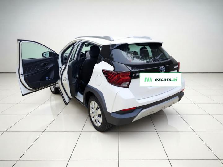YARiS L 2021 X 1.5L CVT Leading photo 4