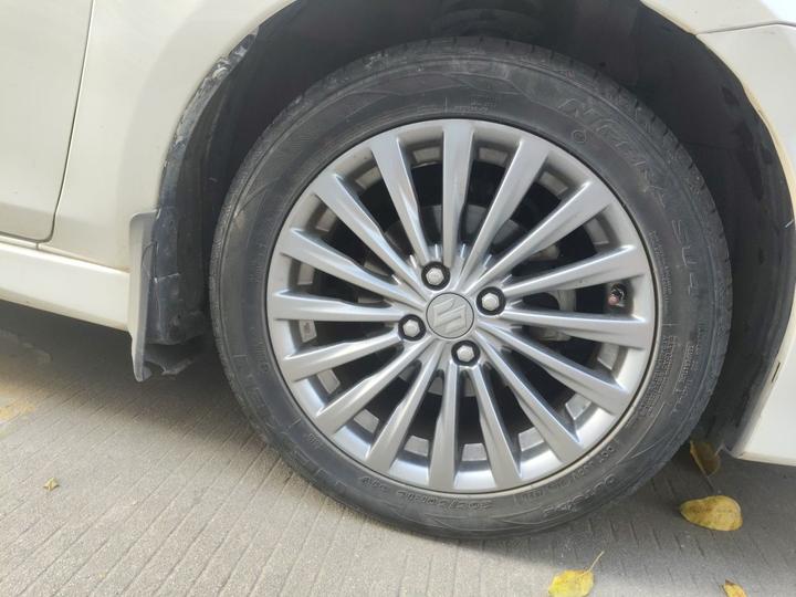 2015 1.6L AT photo 8