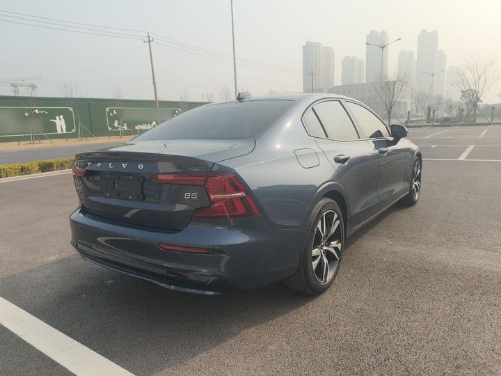 S60 2023 B5 Sport photo 4