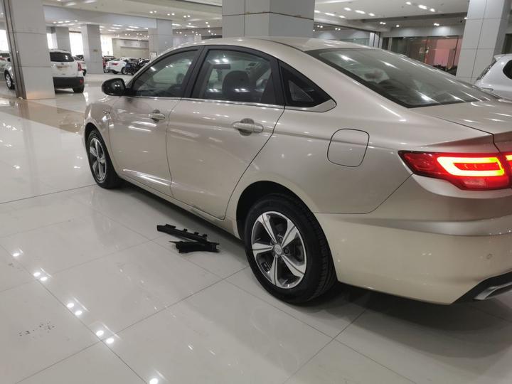 Emgrand GL 2018 1.4T DCT Elite Connected photo 4
