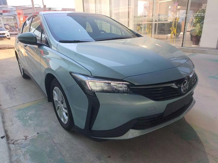 6 2022 PHEV Fashion photo 3