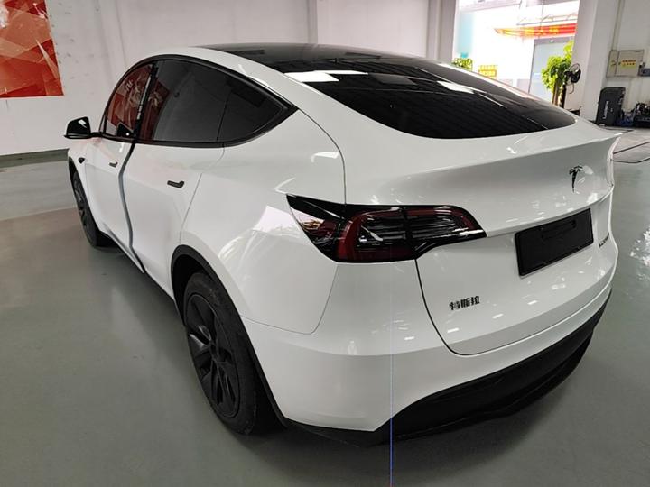 Model Y 2024 RWD photo 4