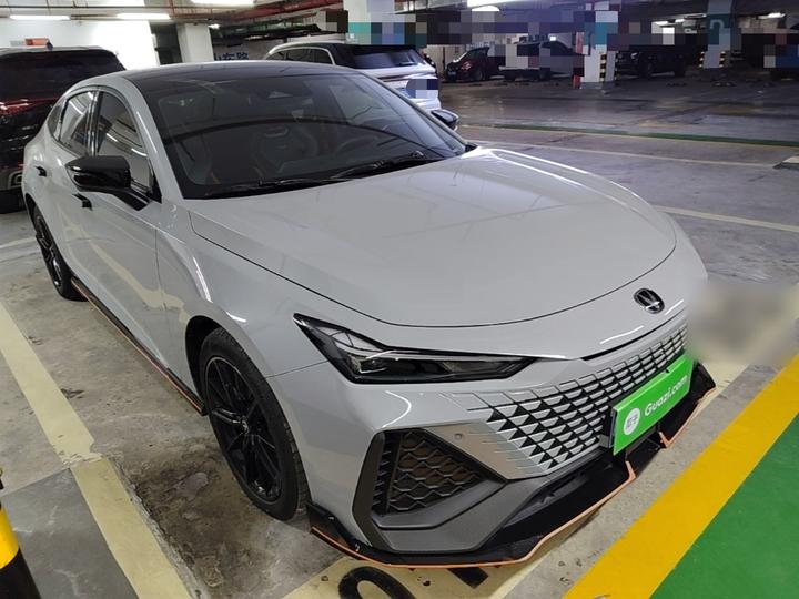 UNI-V 2022 2.0T photo 3