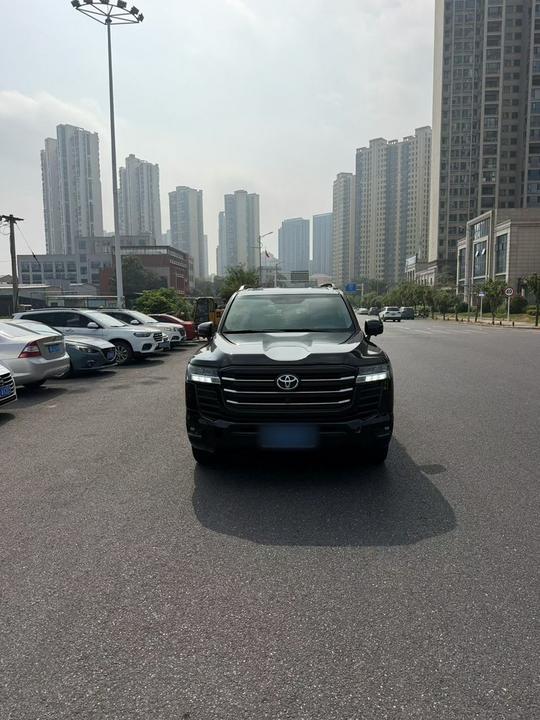 Land Cruiser Parallel Import photo 5