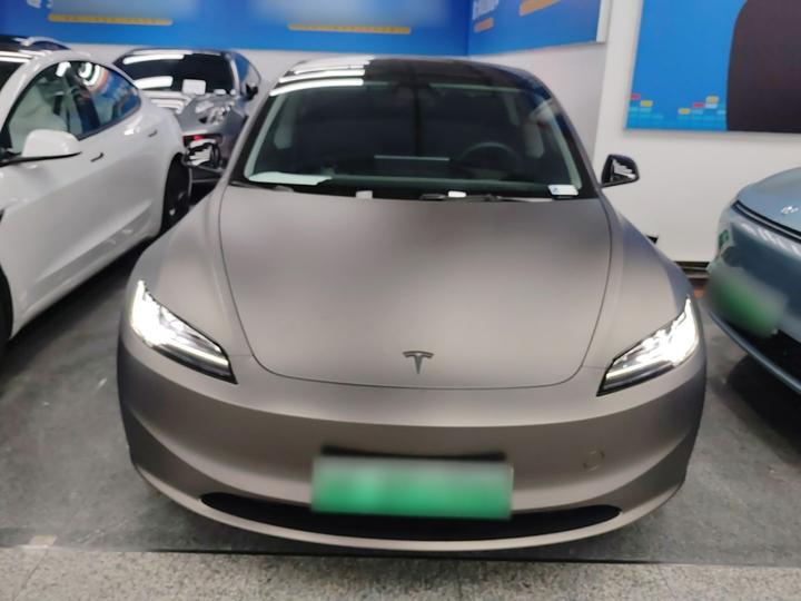 Model 3 2023 RWD photo 2