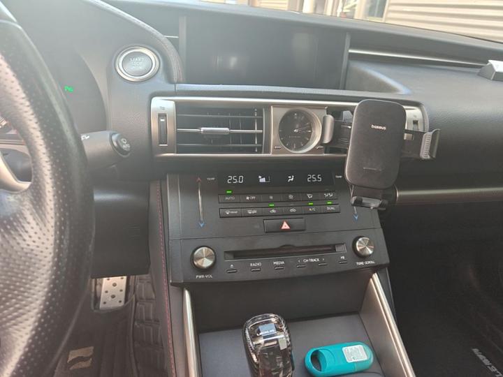 IS 2015 200t F SPORT photo 8