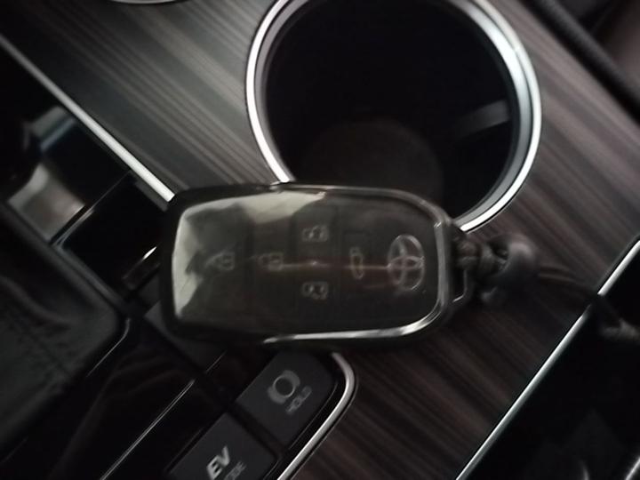 Granvia 2022 2.5L Hybrid Flagship photo 8