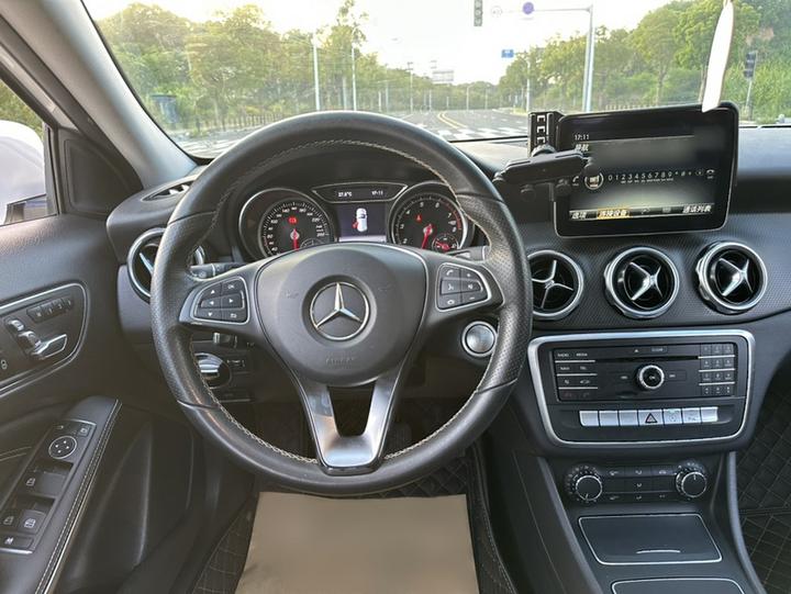 GLA 2017 GLA 200 Dynamic photo 3