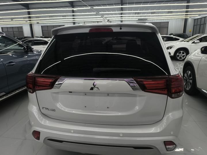 Outlander 2021 2.0L RWD Enjoy 5-Seater photo 3
