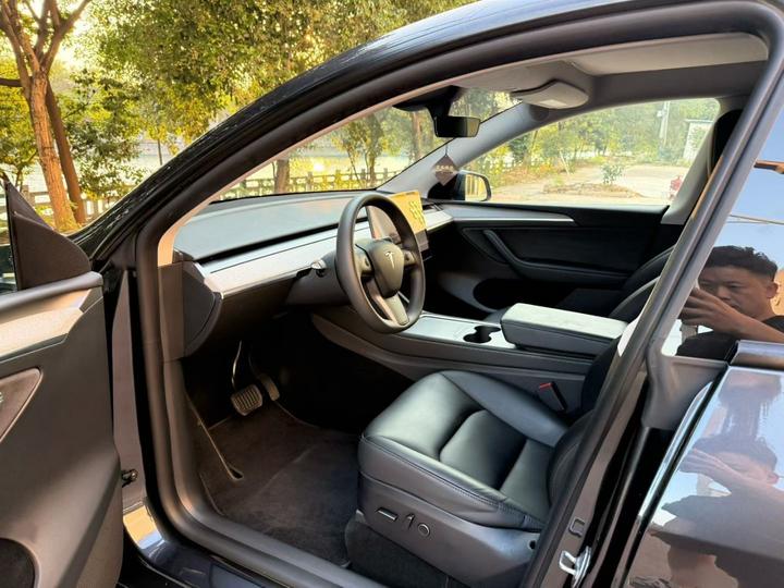 Model Y 2024 RWD photo 6