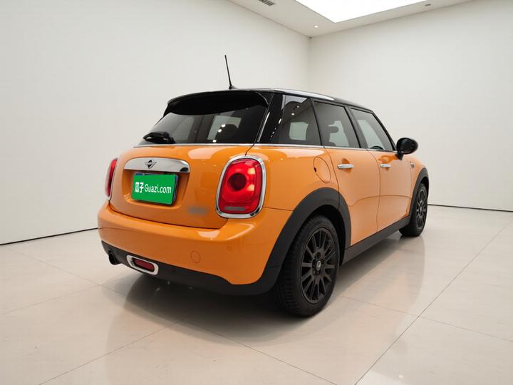 2016 1.5T COOPER 5-Door photo 6