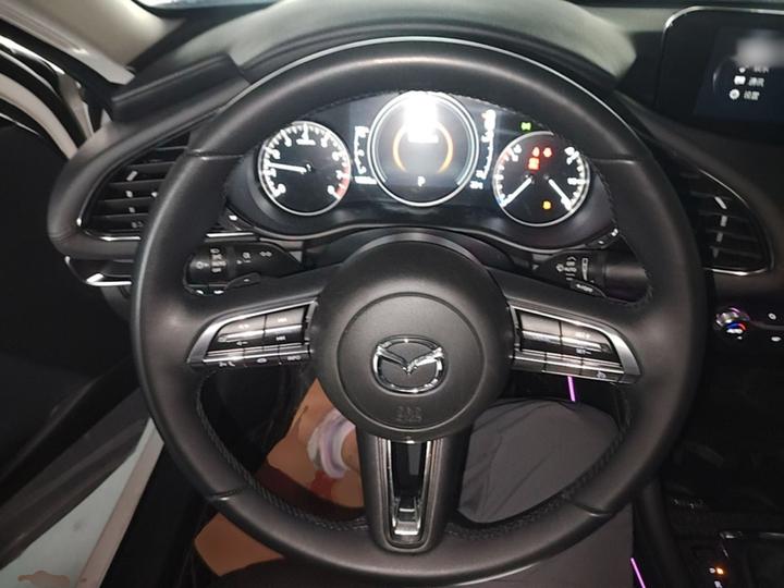 3 Axela 2023 2.0L AT photo 6
