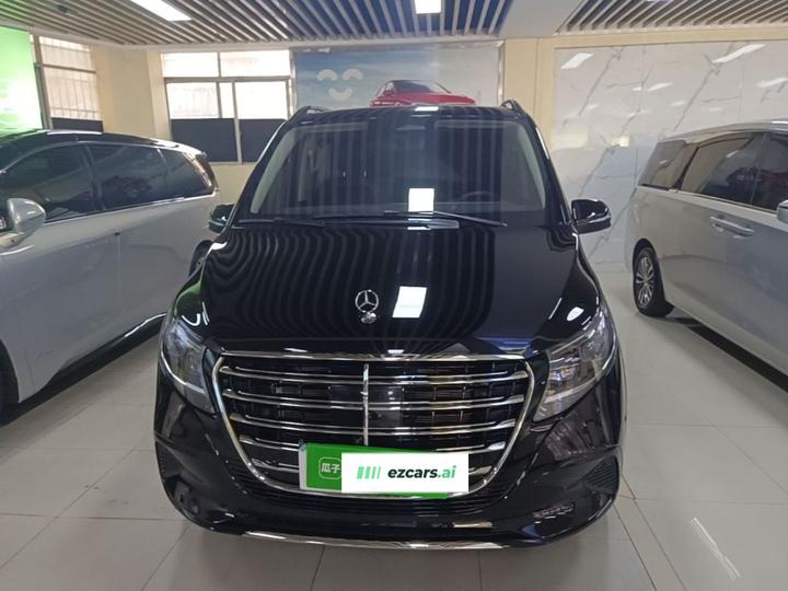 V-Class 2024 V 300 L Long Wheelbase Luxury photo 2