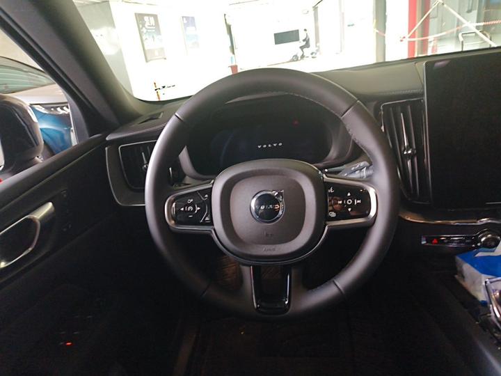 XC60 EV 2025 Hybrid Long Range AWD photo 8