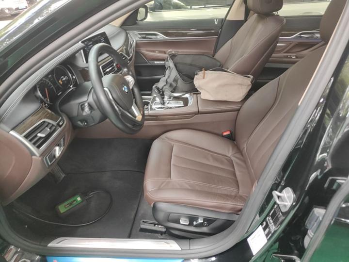 7 Series 2016 730Li Leading photo 6