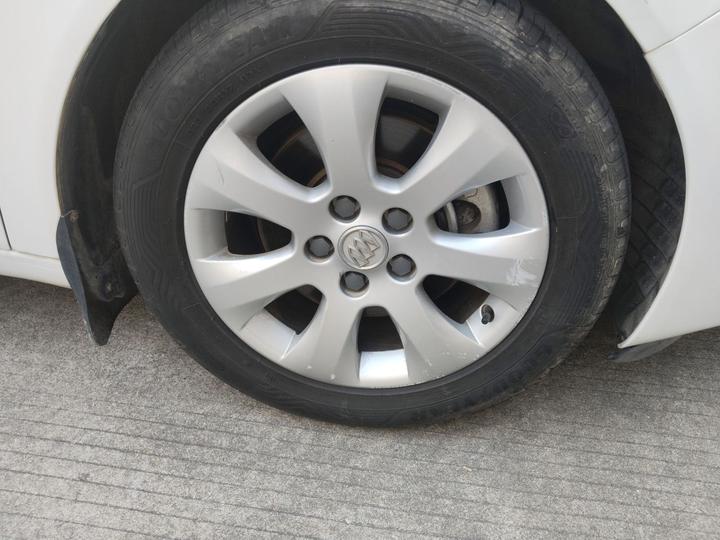 Regal 2015 1.6T Elite Tech photo 8