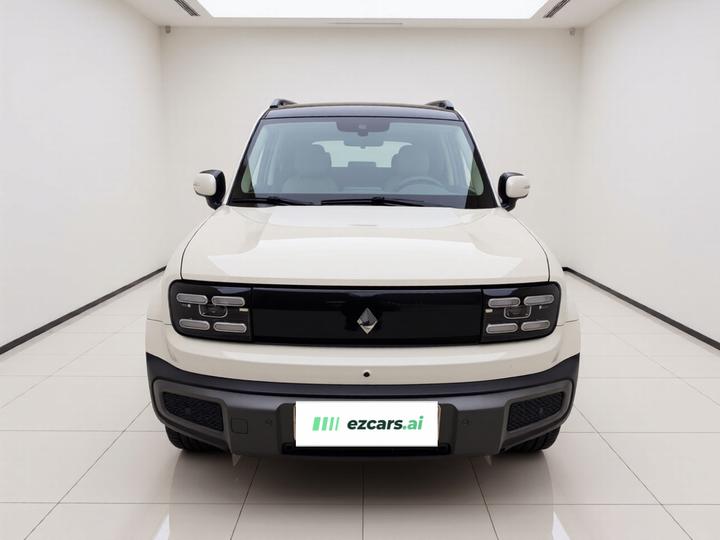 Plus 2024 Smart Premium 4-Seater photo 2