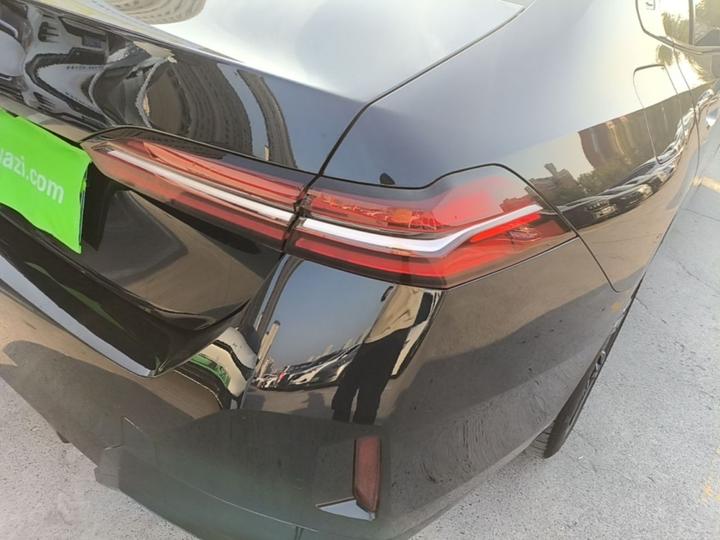 5 Series 2025 525Li M Sport Package photo 7