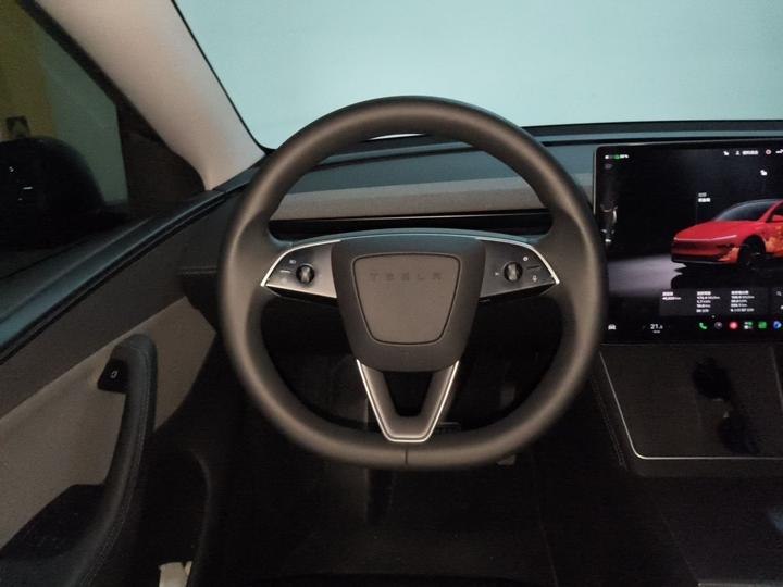 Model Y 2025 RWD photo 7