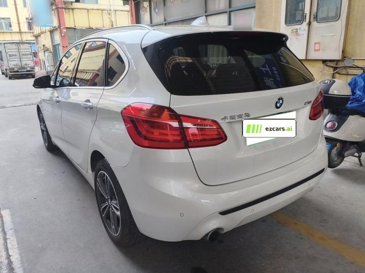 2 Series Wagon 2018 218i Exclusive Sport Package photo 4