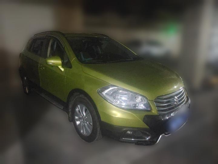 2015 1.6L CVT RWD Progressive photo 3