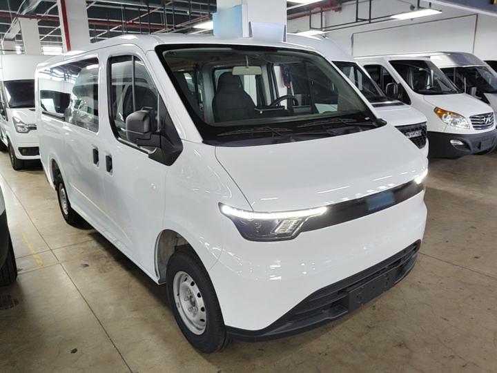 E 2025 41.86kwh Short Wheelbase photo 3