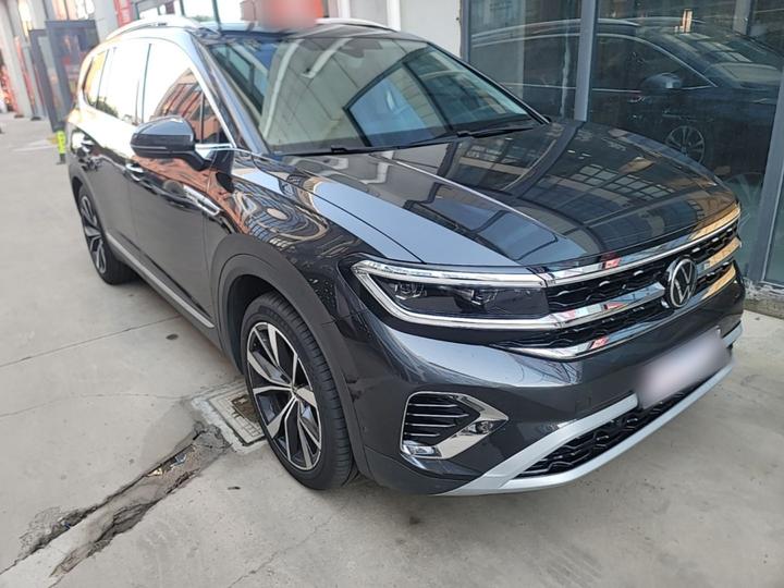 2021 530TSI AWD Flagship Pro photo 3