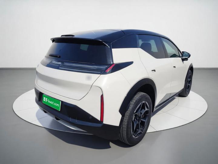 X 2025 5-Seater RWD photo 6