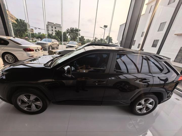 RAV4 2021 2.0L CVT RWD PLUS photo 4