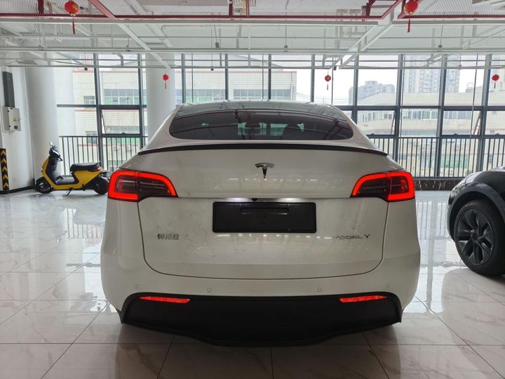 Model Y 2022 Facelift RWD photo 3