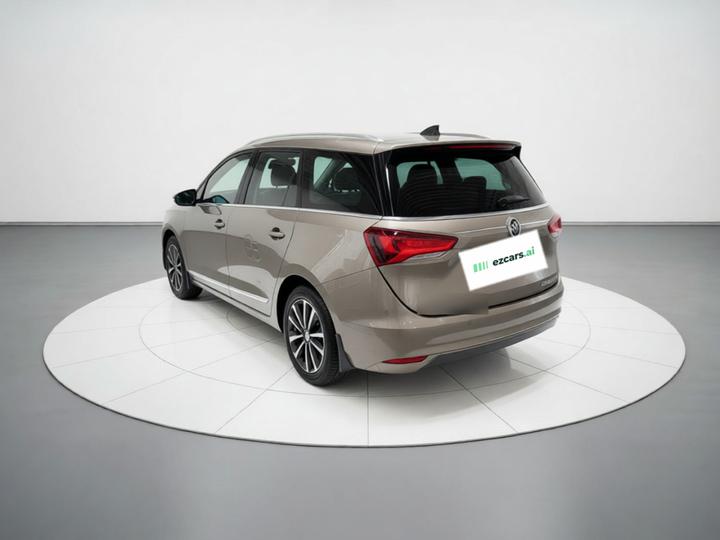 GL6 2021 323T Mild Hybrid Premium photo 4