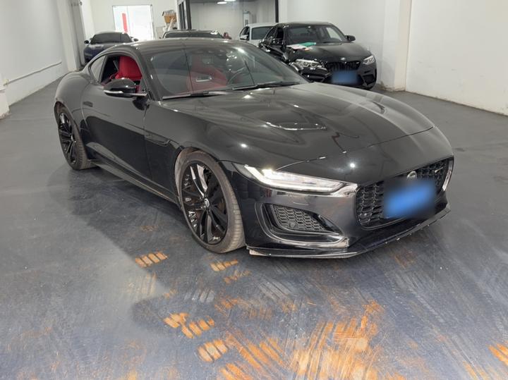F-TYPE 2023 P300 Coupe R-DYNAMIC BLACK photo 3