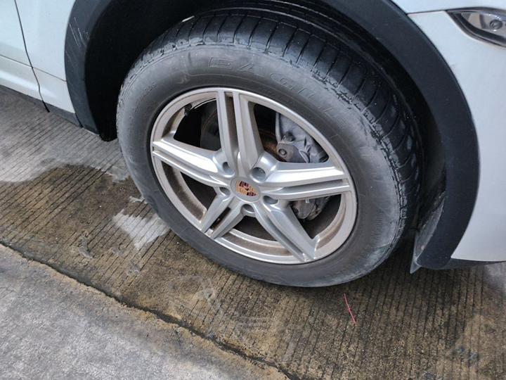 2014 Cayenne Platinum Edition 3.0T photo 8