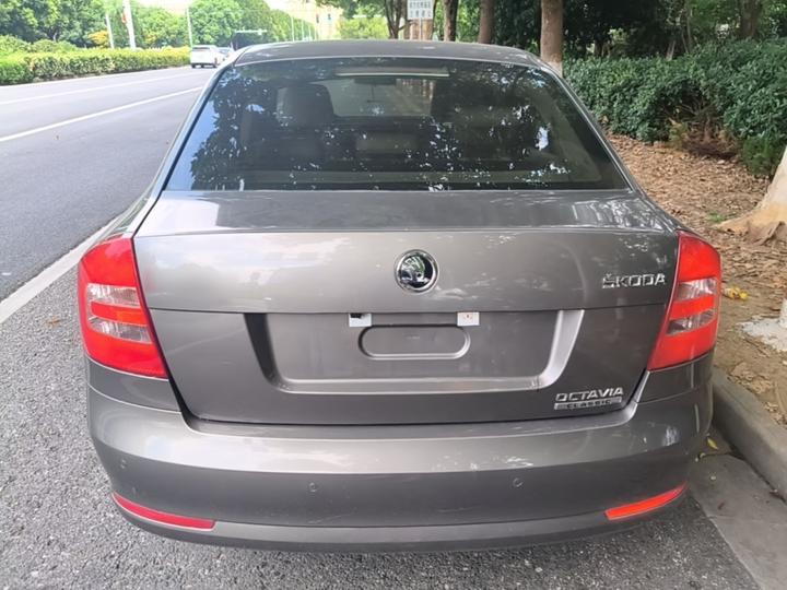 Octavia 2015 Classic 1.6L AT photo 3