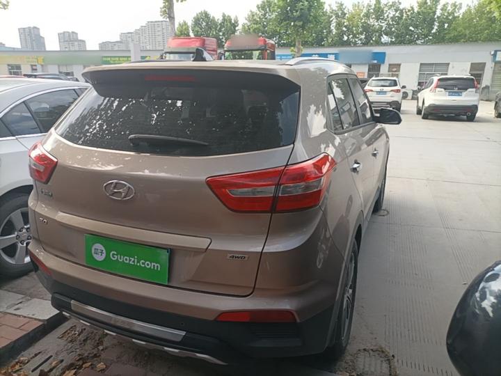 ix25 2015 2.0L AT AWD Premium DLX photo 4