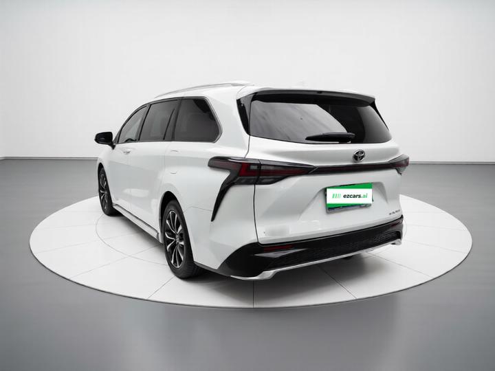 Granvia 2024 2.5L Hybrid Premium PLUS AWD photo 4