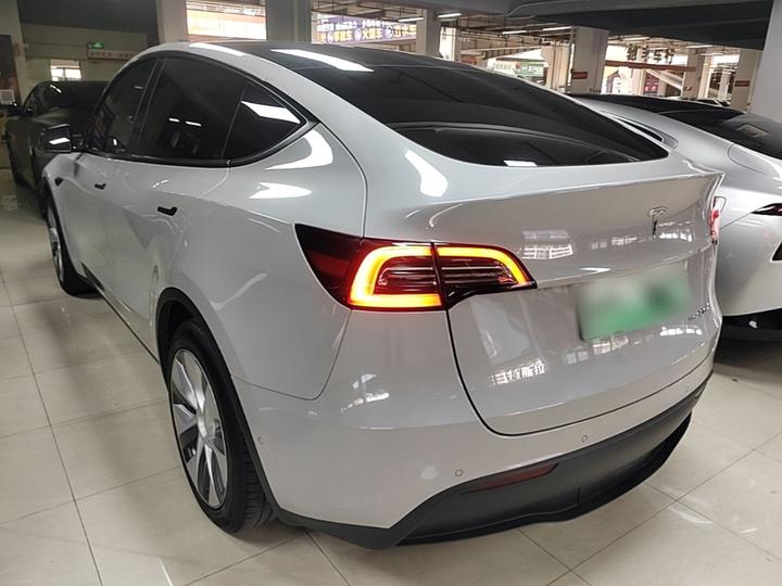Model Y 2022 RWD photo 4