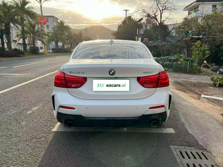 1 Series 2022 120i M Sport photo 3