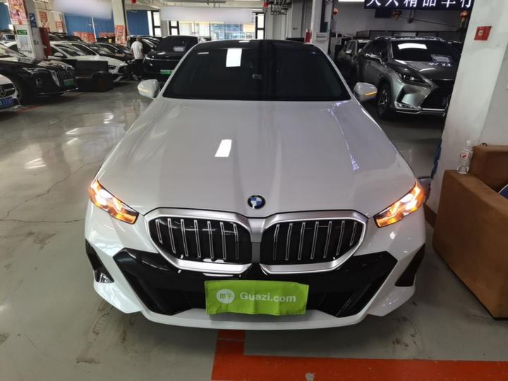 5 Series 2025 525Li M Sport Package photo 2