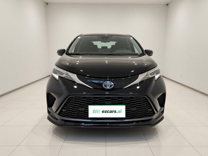 Granvia 2023 2.5L Hybrid Premium PLUS photo 2
