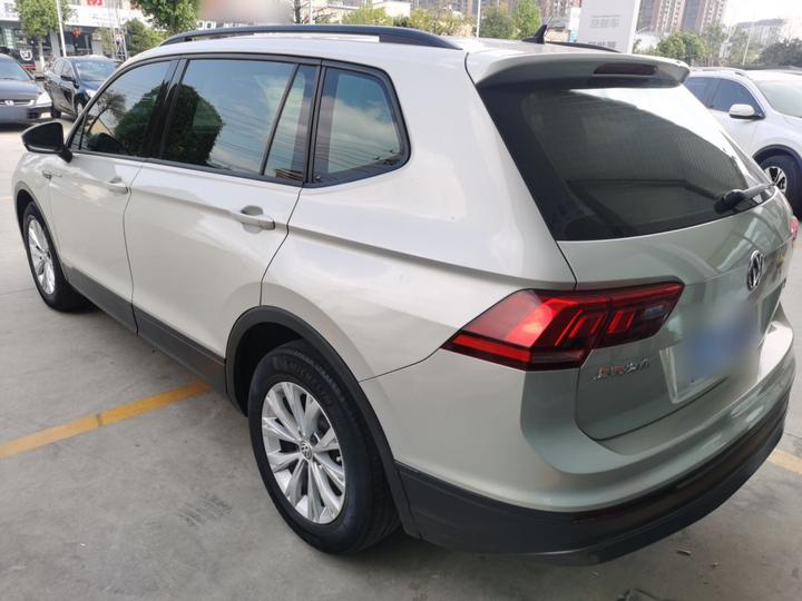 Tiguan L 2017 330TSI AT RWD photo 4