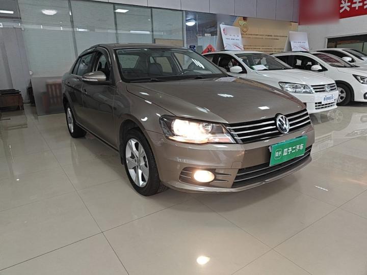 Bora 2015 1.6L MT Comfort photo 3