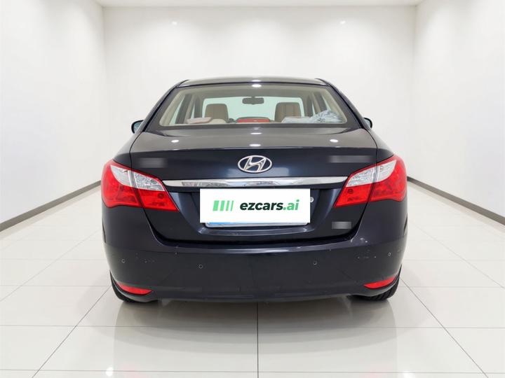 Dynamic 2011 1.6L MT Luxury photo 5