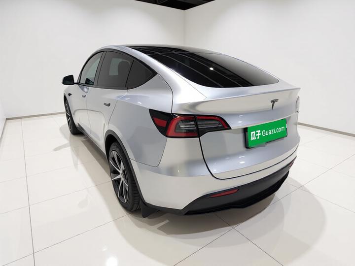Model Y 2024 RWD photo 4