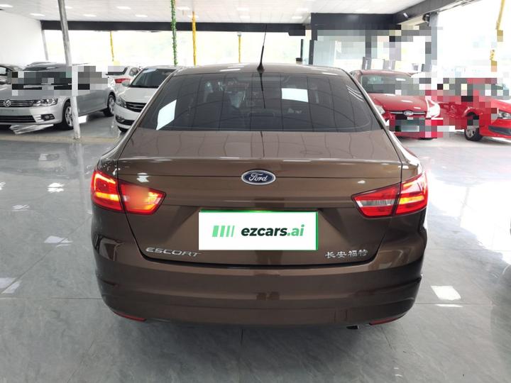 Escort 2015 1.5L MT Comfort photo 3
