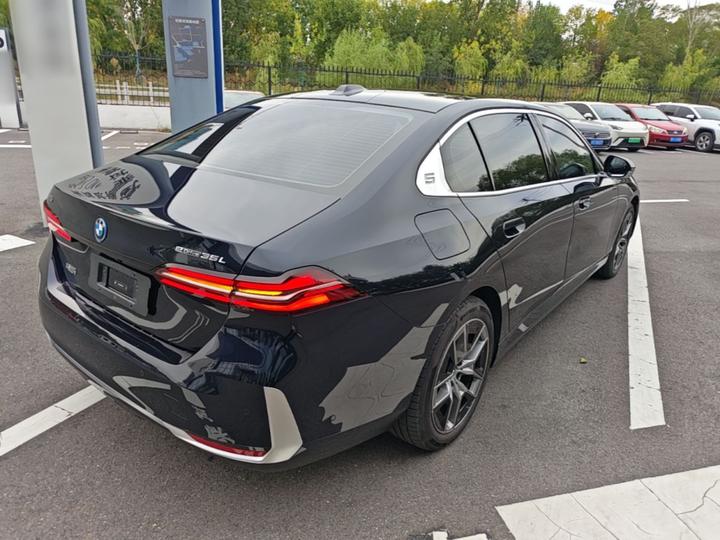 i5 2024 eDrive 35L Exclusive M Sport Package photo 6