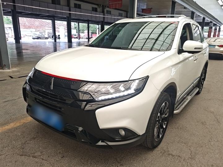 Outlander 2019 2.4L AWD Enjoy 7-Seater China VI