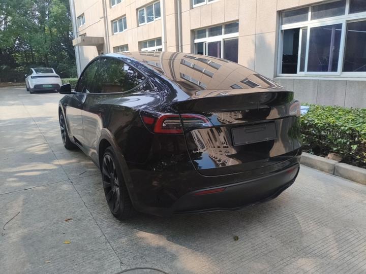 Model Y 2022 Facelift RWD photo 4
